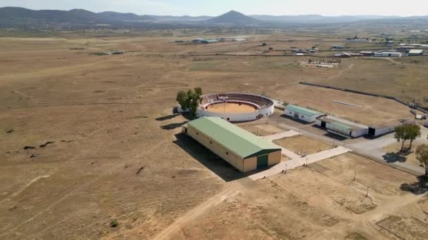 Drohne Fliegt Über Einer Stierkampfarena Rande Einer Stadt Ciudad Real — Stockvideo