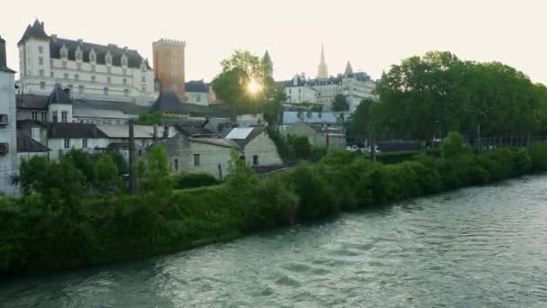 Река Усс Проходящая Через Средневековый Город Юге Франции Пиренеи — стоковое видео
