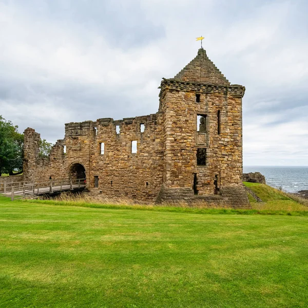 英国苏格兰海滨的圣安德鲁斯城堡 — 图库照片