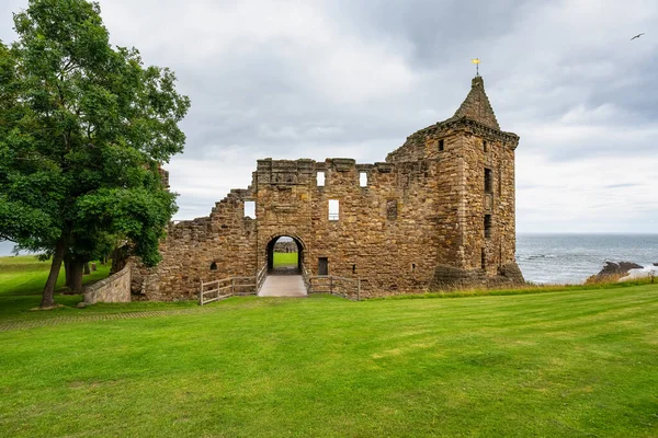 英国苏格兰海滨的圣安德鲁斯城堡 — 图库照片