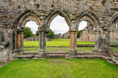 İskoçya 'daki St. Andrews katedralindeki ortaçağ taş kemerleri