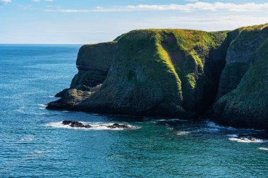 İskoçya, Aberdeen, İngiltere 'nin doğu kıyısında denizden yükselen uçurumlar