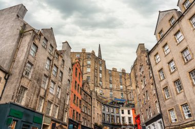 İskoçya, Edinburgh 'un görkemli şehir merkezinde ortaçağ taş binaları