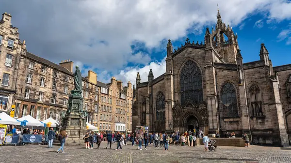 Edinburgh, İskoçya, İngiltere, 22 Ağustos 2023: Edinburgh 'daki anıtsal ve ortaçağ şehrindeki St. Giles Katedrali