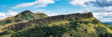 İskoçya 'nın Edinburgh kentinin yanındaki Holyrood Park Tepesi