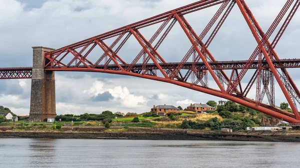 Most Red Metal Zbudowany Wiele Lat Temu Aby Dostać Się — Zdjęcie stockowe