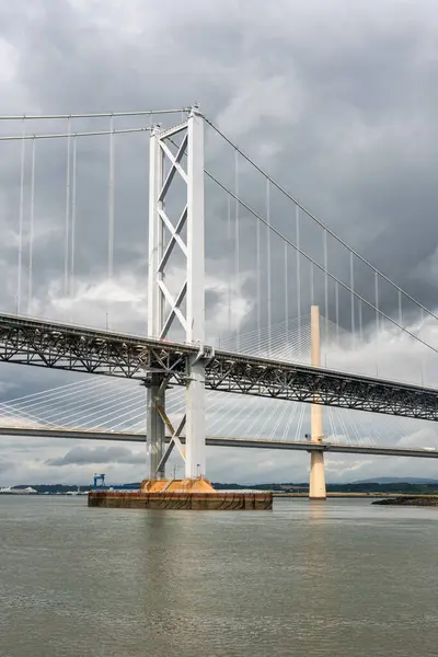 Filar Trzymający Kable Jednego Mostów Wiszących Miasta Edynburg Szkocja — Zdjęcie stockowe
