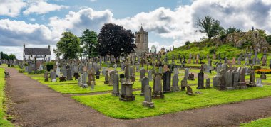 Stirling şehrinin ortaçağ mezarlığının manzarası, İskoçya 'da büyük savaşların yaşandığı yer.