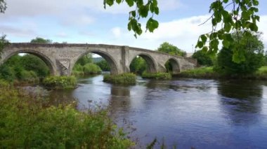 Ortaçağ taş köprüsü, William Wallace Savaşı anıtı, Stirling, İskoçya