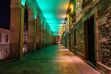 Ortaçağ şehri Vitoria 'daki eski binaların atarileri, Bask Ülkesi, İspanya