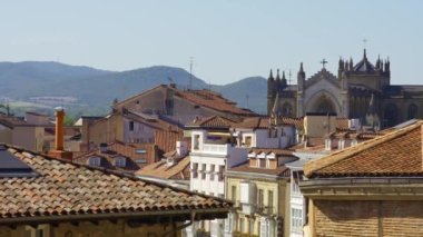 İspanya 'nın Vitoria kentinin çatılarının panoramik manzarası