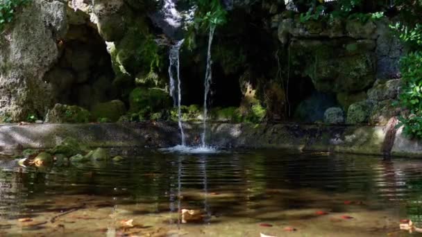 Waterfontein Die Langzaam Valt Een Park Monumentale Stad Vitoria Spanje — Stockvideo