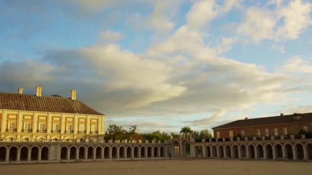 Πανοραμική Θέα Του Εντυπωσιακού Βασιλικού Παλατιού Του Aranjuez Στην Πλαϊνή — Αρχείο Βίντεο