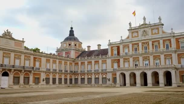Главный Фасад Впечатляющего Огромного Королевского Дворца Аранхуэс Мадриде Испания — стоковое видео