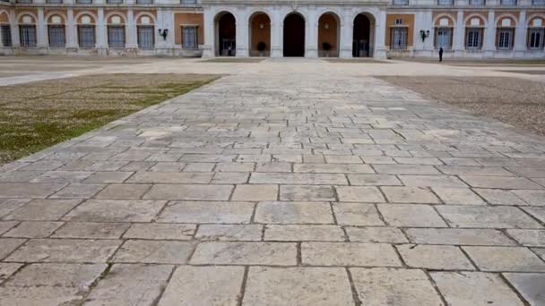 Κύρια Πρόσοψη Του Θεαματικού Και Τεράστιου Βασιλικού Παλατιού Του Aranjuez — Αρχείο Βίντεο