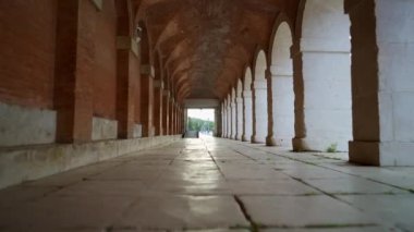 Aranjuez ve kraliyet bahçeleri Madrid, İspanya 'dan geçen Tagus Nehri' nin zamanı.