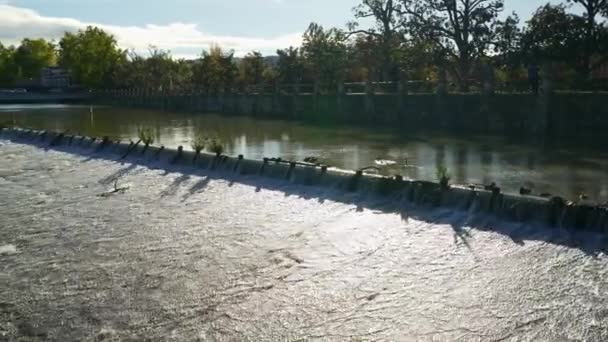 Tagus Ποταμού Καθώς Περνά Μέσα Από Την Τουριστική Πόλη Του — Αρχείο Βίντεο