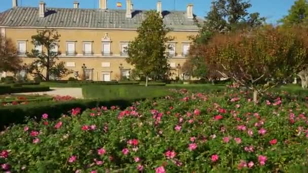 Blumenbeete Und Hecken Den Gärten Des Königspalastes Von Aranjuez Madrid — Stockvideo