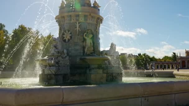 Působivá Fontána Hlavním Náměstí Turistického Města Aranjuez Madridu — Stock video