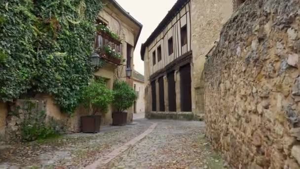 Beautiful Narrow Streets Tunnels Leading Other Streets Town Pedraza Segovia — Stock Video