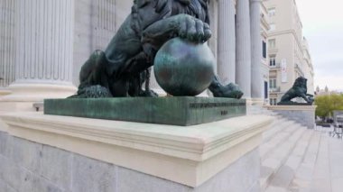 İspanya 'nın başkenti Madrid' de bulunan Milletvekilleri Kongresi 'nin kapağı