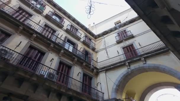 Uno Los Arcos Entrada Que Acceso Plaza Principal Madrid España — Vídeos de Stock