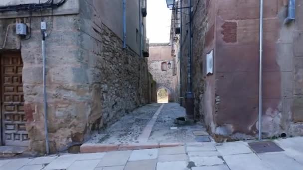 Gang Sempit Dengan Air Mancur Kota Abad Pertengahan Siguenza Guadalajara — Stok Video