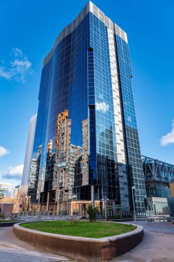 Madrid 'in merkezindeki modern yüksek binalar, şirketlerin ve ofislerin merkezi..