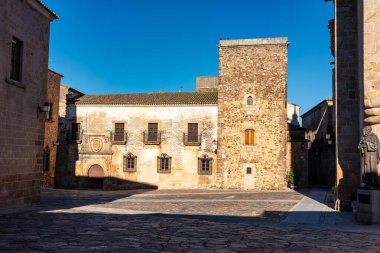 Caceres, Extremadura 'nın anıtsal şehrinin eski kasabasındaki ortaçağ katedrali