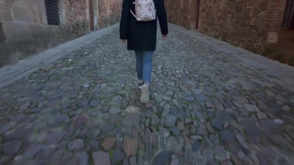 스페인 카세레스의 유네스코 도시의 거리를 — 비디오