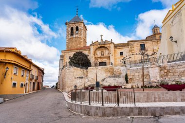 Aranda de Duero şehrinin çevresindeki eski taş kilise, Castilla Leon