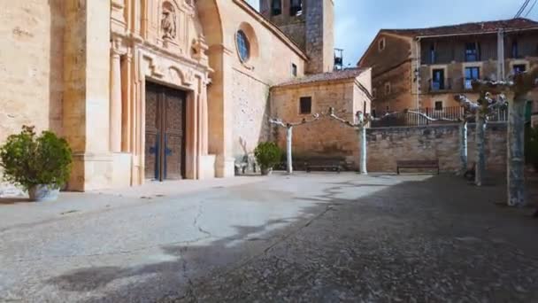 西班牙北部卡斯蒂利亚 里昂古村的基督教教堂 — 图库视频影像