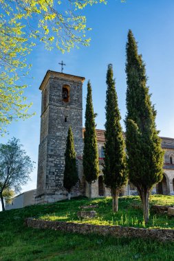 Guadalajara 'nın Tamajon kasabasındaki ortaçağ kilisesi, siyah kasabaların bulunduğu bölge.