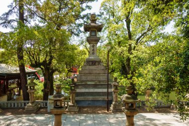 Osaka, Japonya, 15 Nisan 2024: Osaka 'daki tapınak bölgesinde taş süsleme