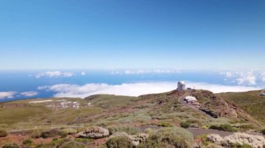 Dağın tepesindeki gökyüzü saf ve temiz astronomik gözlemevleri, La Palma Adası, Kanarya Adaları