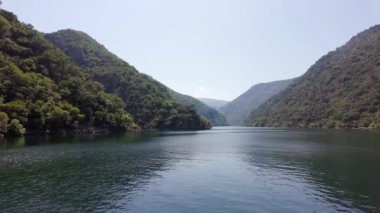 Sil Nehri Kanyonu milyonlarca yıl boyunca İspanya 'nın kuzeyinde, Galiçya' da suyla oluşmuştur.