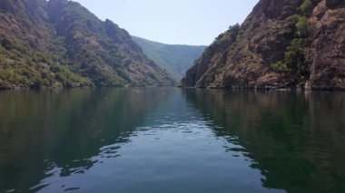 Galiçya 'nın Ribeira Sacra bölgesindeki Sil Nehri' nin kanyonunda güzel manzaralar.