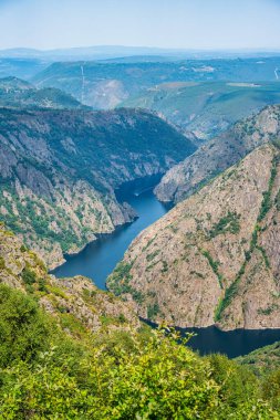 Sil Nehri 'nin yüzyıllar boyunca Galiçya' nın iç kesimlerinde oluştuğu düşünülüyor. Ribeira Sacra.