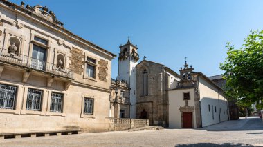 Galiçya, İspanya 'daki Lugo şehrinin müzesine ev sahipliği yapan eski bir taş kilise.