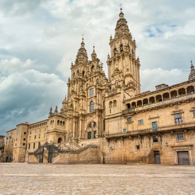 Galiçya 'daki Santiago de Compostela katedraliyle Plaza del Obradoiro
