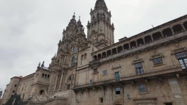 Santiago de Compostela Katedrali 'nin ana cephesi, Galiçya' daki Camino de Santiago 'daki hacıların varış yeri..