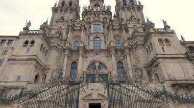 Santiago de Compostela Katedrali 'nin ana cephesi, Galiçya' daki Camino de Santiago 'daki hacıların varış yeri..