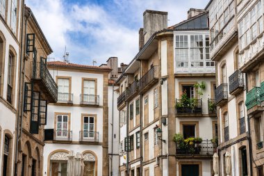 İspanya 'nın Santiago de Compostela kentindeki tipik pitoresk evler