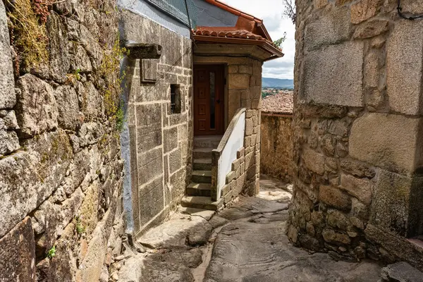 stock image Old cobbled alleys through which pilgrims on the Camino de Santiago pass as they pass through Tui, Pontevedra.