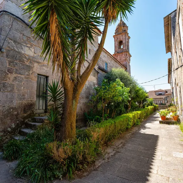 San Benito Kilisesi 'nin kulesi, Galiçya' nın Cambados kasabasının merkezinde.