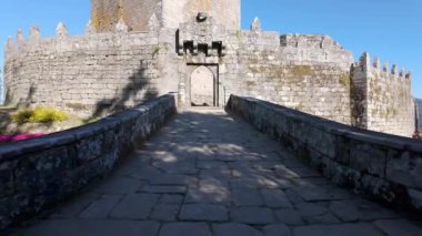 Galiçya, Pontevedra 'daki ortaçağ kalesine giriş izni