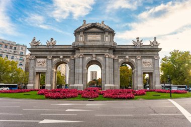 Puerta de Alcala, İspanya 'nın Madrid şehrinde bir Dünya Mirası Alanı.