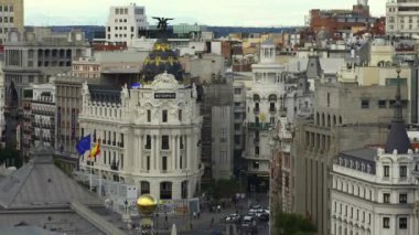 Madrid, İspanya sokaklarındaki Neoklasik ve modernist binalar