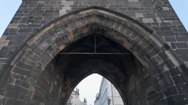 Çek Cumhuriyeti Charles Köprüsü 'ndeki Prag Eski Kasabası Ortaçağ Kulesi
