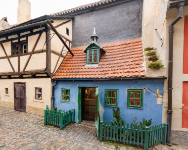 Prag 'ın Altın Geçidi' ndeki eski antika evlerin sokakları, Çek Mahallesi.